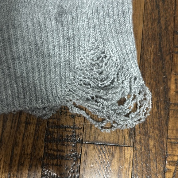 Wildfox Gray Sweater NWT embroider Roasty & Toasty light intentional distress M - Picture 9 of 15